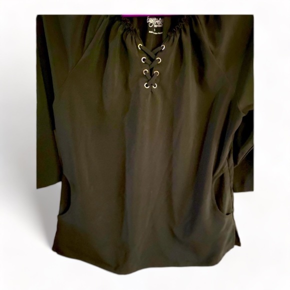 NWOT Easy Stretch “Butter Soft” Scrub Top (Synched Neck Line w Lace Up Detail) - Picture 3 of 3